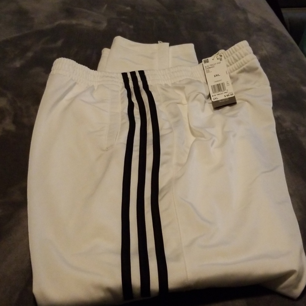 "Brand new never  worn MEN'S ADIDAS SWEATSUIT